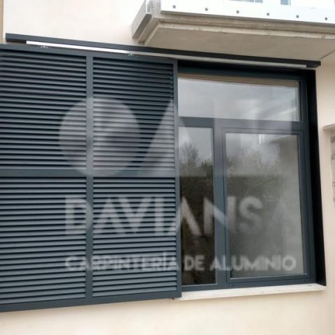 ventana con persiana aluminio mallorca