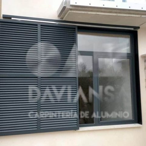 ventana con persiana aluminio mallorca